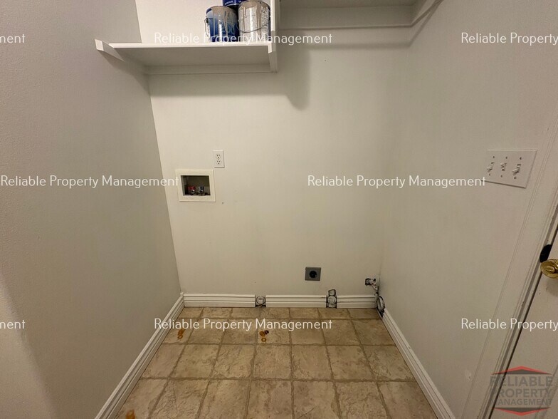 Building Photo - 1213 Cornerstone Dr