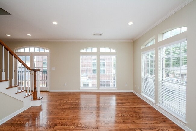 Building Photo - 2022 Fairview St