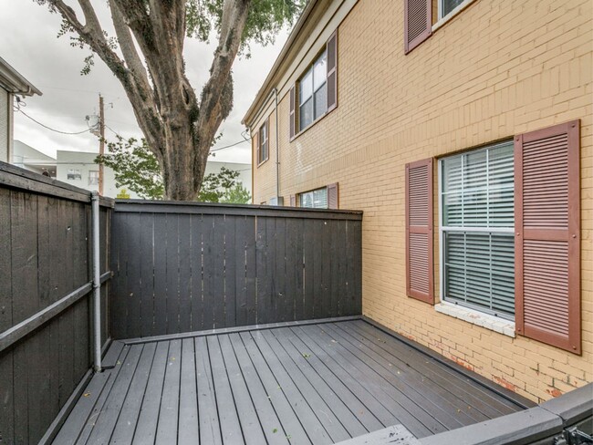Building Photo - 4739 Bradford Dr