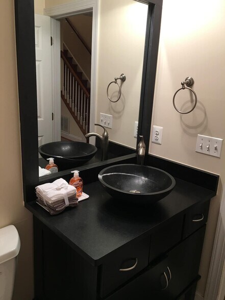 Building Photo - 445 Knoll St NW