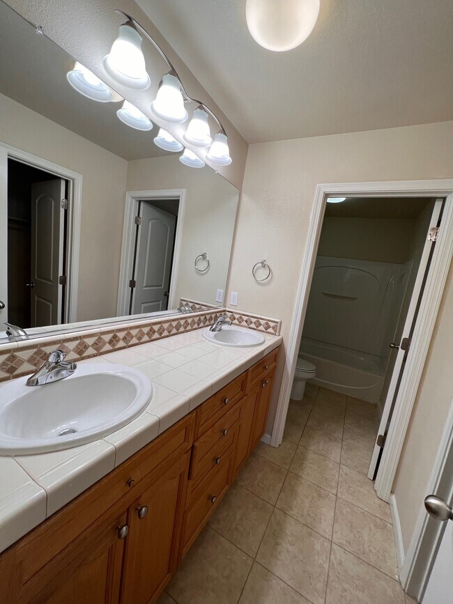 Building Photo - 415 Hetherington Cir