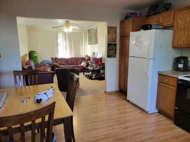 Building Photo - 5 Bedroom Duplex Unit