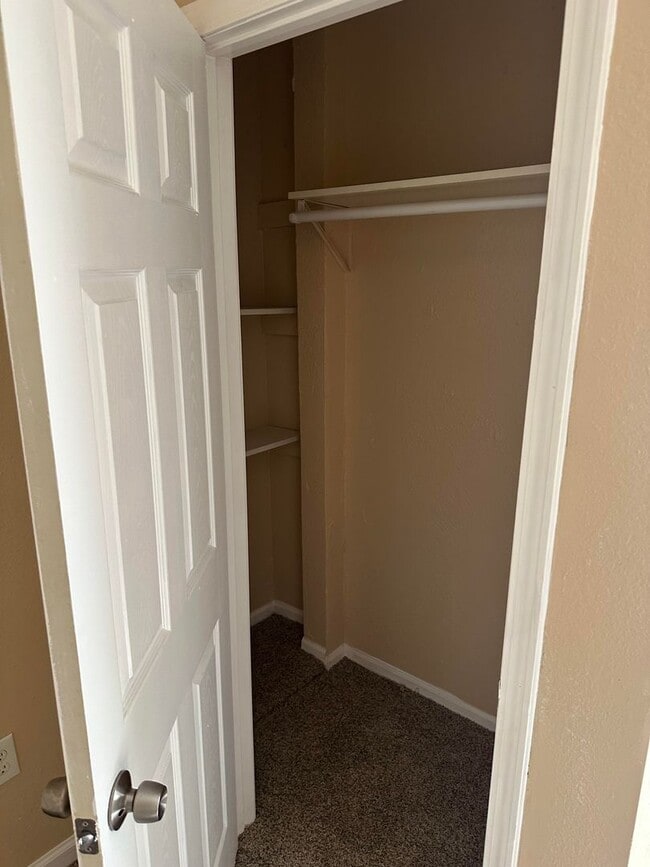 Building Photo - Newly Remodeled 2 Bed 1 Bath home!