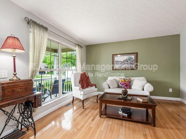 Building Photo - 5551 Ainsley Dr