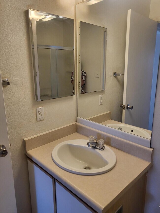 Building Photo - 3008 Laurel Meadows Dr