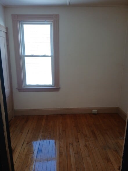 Building Photo - 351 Turner St