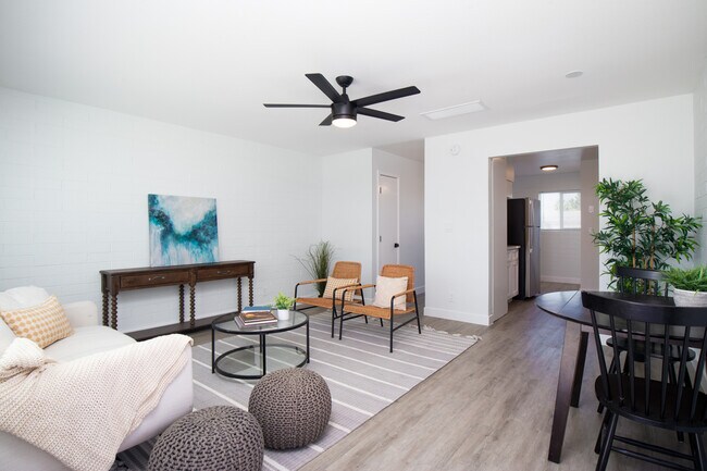 Building Photo - Oakdale Townhome Apartments