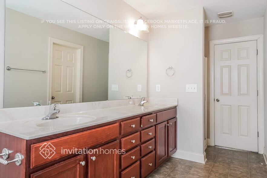 Building Photo - 1505 Dexter Ridge Dr