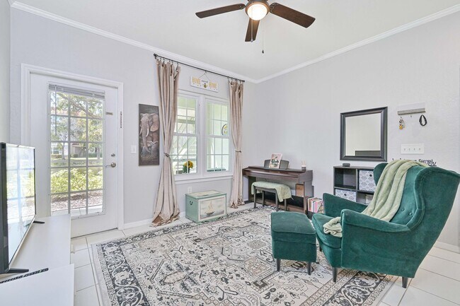 Building Photo - AVAILABLE January 2026 - 1/1 Condo - Acros...