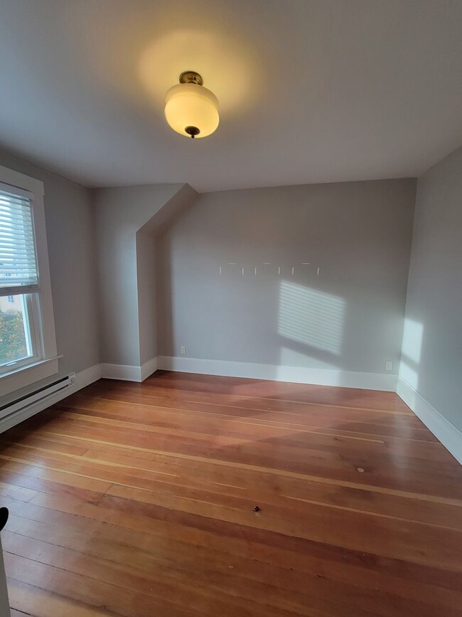 Building Photo - Newly Remodeled home in the heart of 6th A...