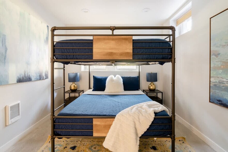 Building Photo - 911 SE 26th Ave