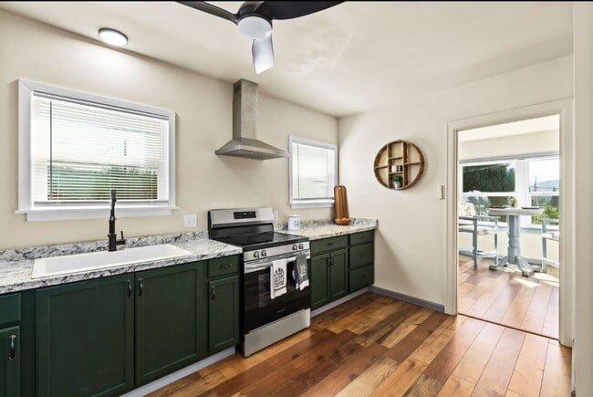 Building Photo - 1548 NW Eden St