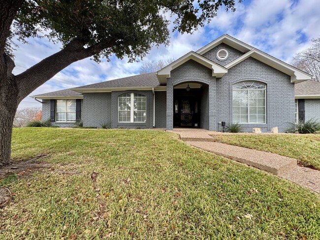 Building Photo - Beautiful 4BR / 3BA Home In Woodway