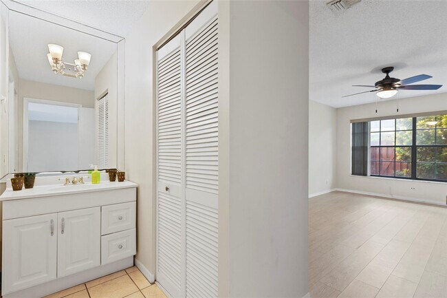 Building Photo - 2516 SW 74th Terrace