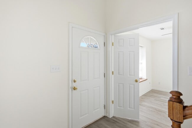 Building Photo - 1709 Juniper Dr