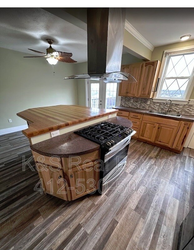 Building Photo - 418 Carl St