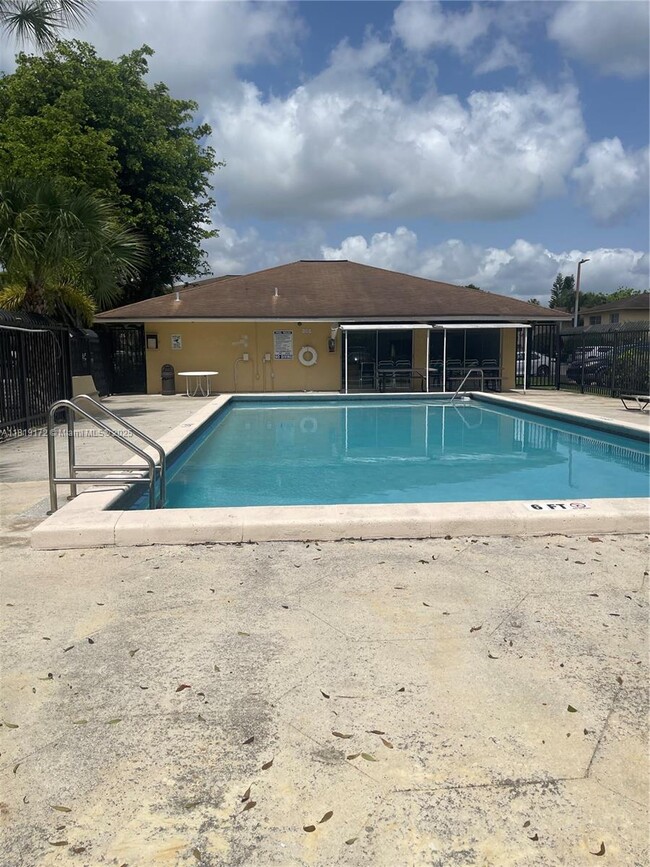 Building Photo - 15699 SW 73rd Cir Terrace