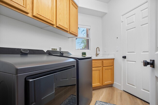 Building Photo - 80566 Indian Springs Dr