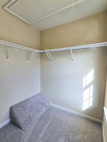 Building Photo - 688 Rockwood Dr