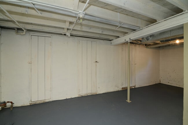 Building Photo - 724 S 5th St