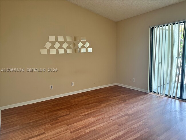 Building Photo - 610 S Park Rd