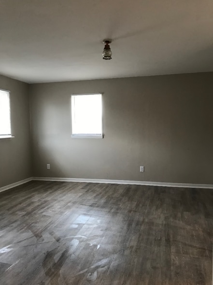 Building Photo - 10 W Park St