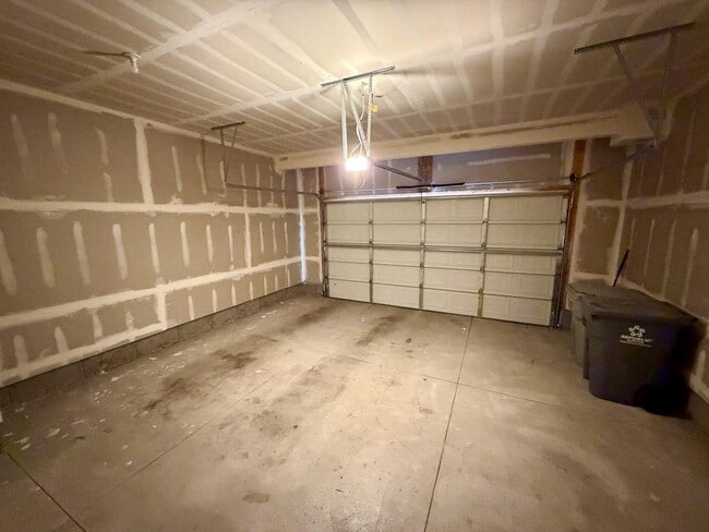 Building Photo - 347 W 410 N St