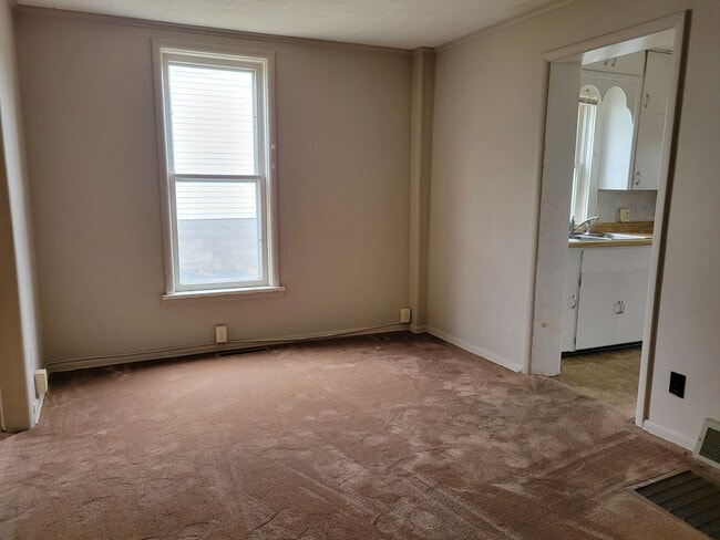 Building Photo - 2 Bedroom Duplex