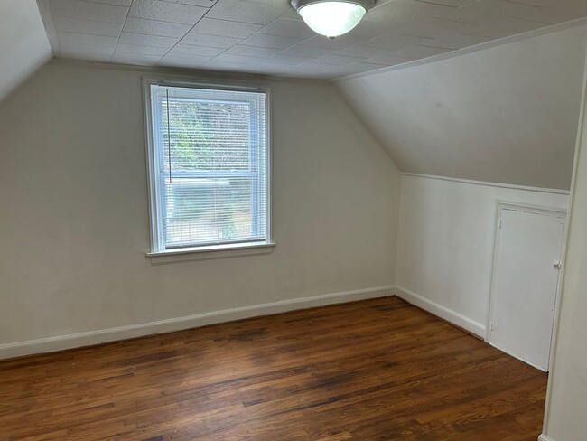 Building Photo - 1005 Nancy Ln SE