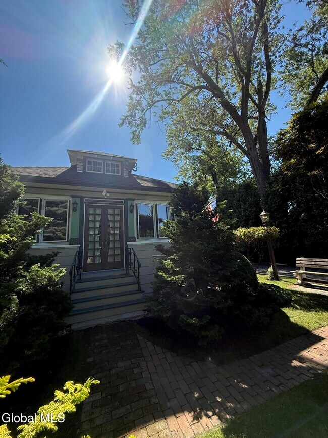 Building Photo - 49 Onderdonk Ave