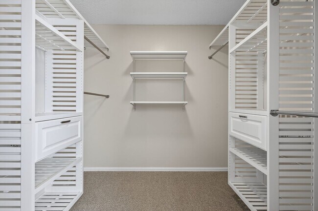 Building Photo - For Rent: Charming 4-Bedroom Tri-Level in ...