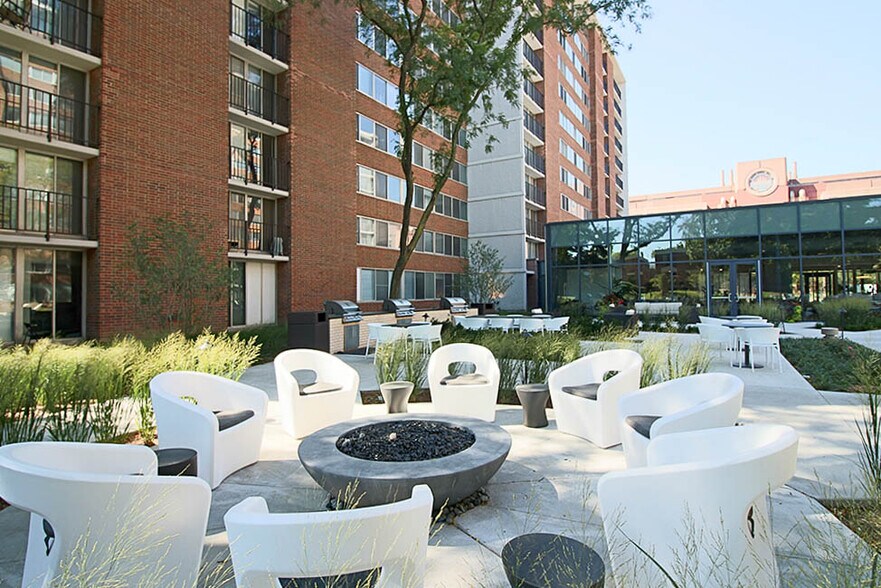 Building Photo - 899 S Ashland Ave