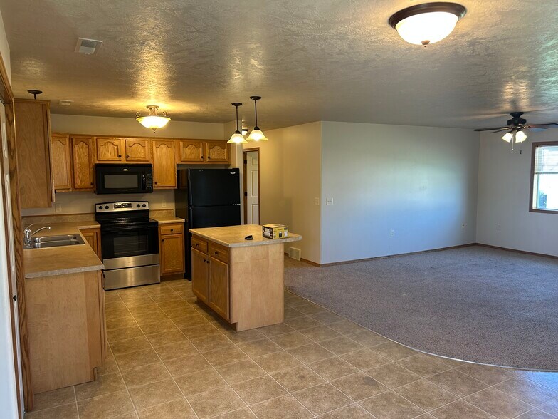 Building Photo - 3808 W 93rd St