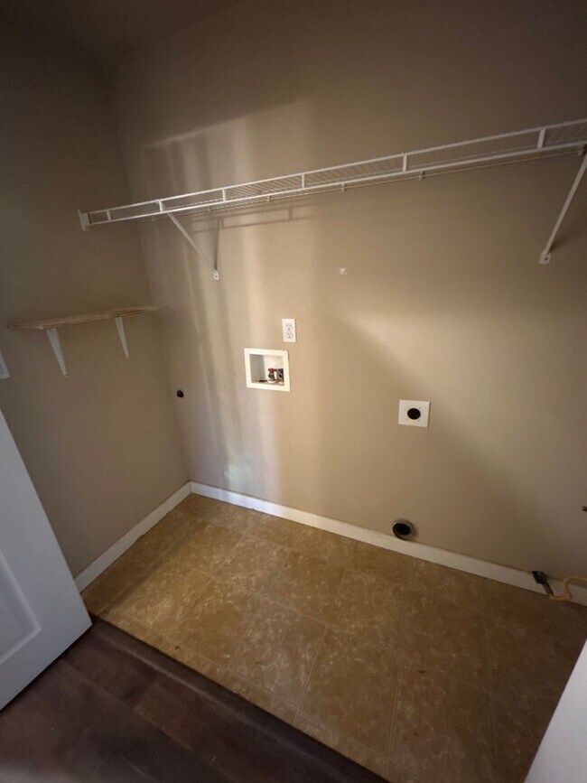Building Photo - Single Level 3 Bedroom / 2 Bath Home in Albany ~ Don't Delay Apply Today!