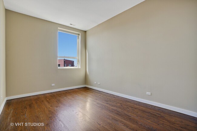 Building Photo - 1750 N Clybourn Ave