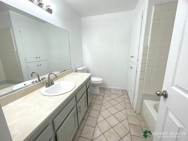 Building Photo - Spacious 3 Bedroom Home with Backyard Pati...
