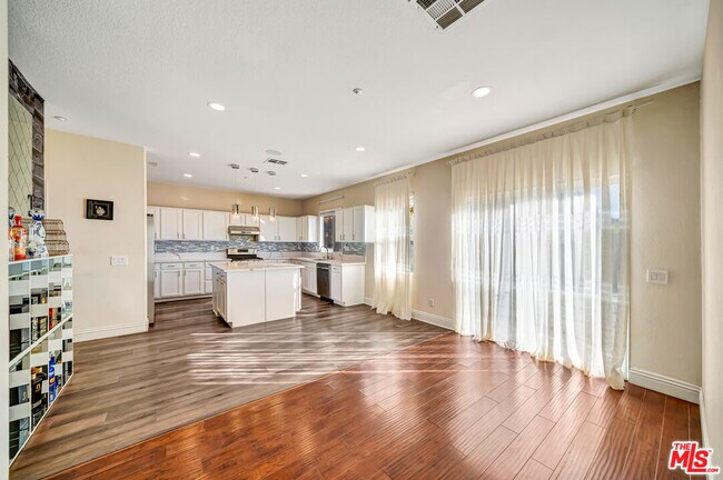 Building Photo - 12440 La Cresta Way