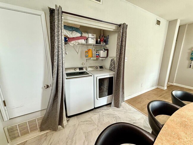 Building Photo - 506 Shadow Point