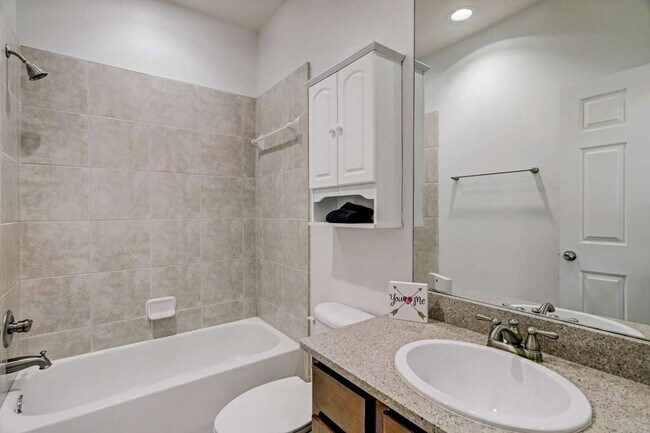 Building Photo - 3001 Murworth Dr