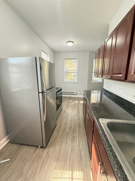 Building Photo - 4527 N Malden St