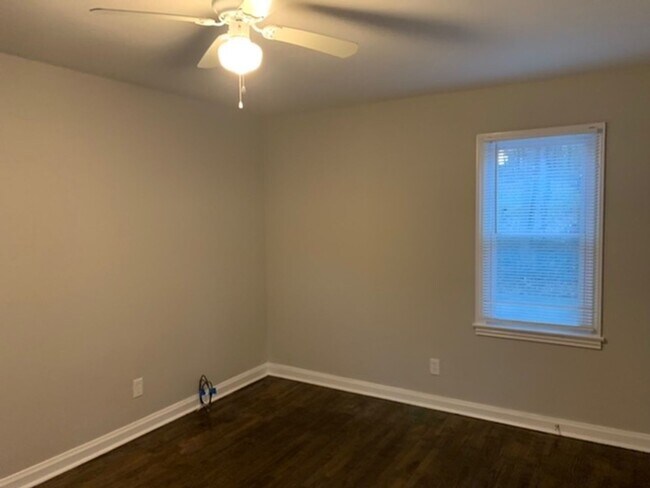 Building Photo - Beautiful two bedroom one bath near Campbellton and 166