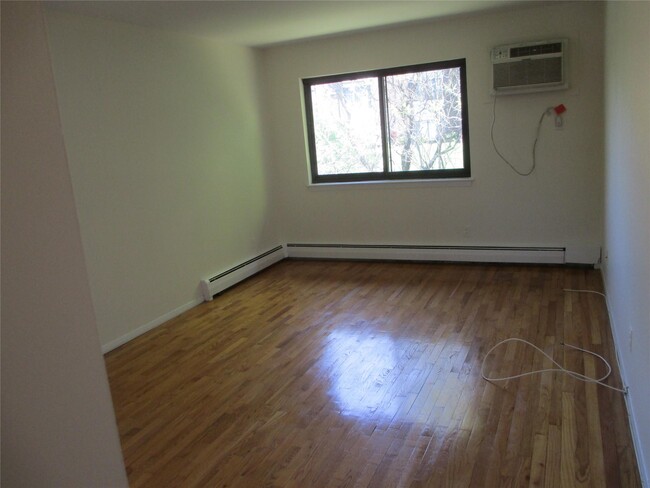 Building Photo - 15 Brevoort Dr