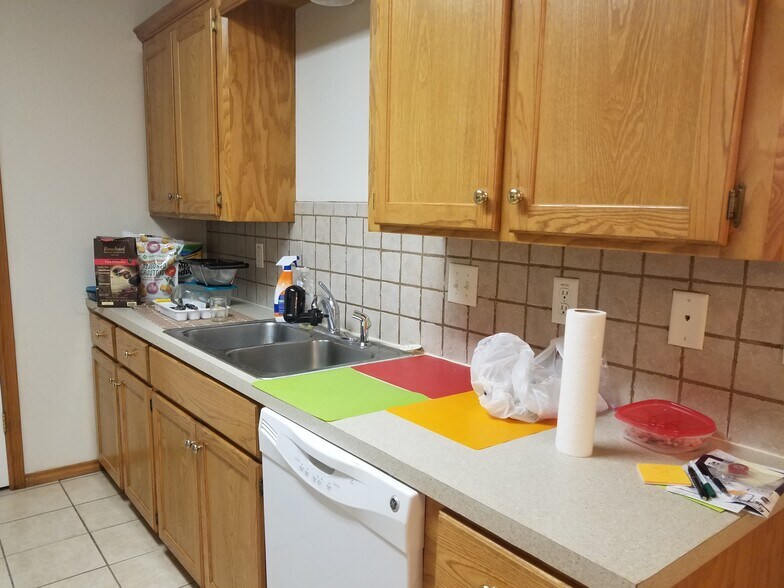 Kitchen - 5119 Galloping Way