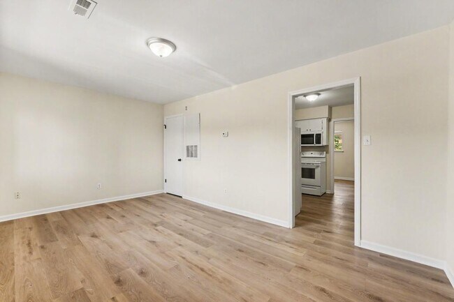 Building Photo - 1309 Hudson Ave