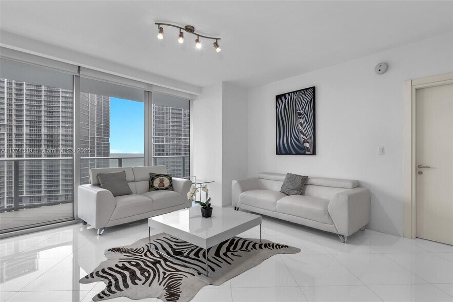 Building Photo - 200 Biscayne Blvd