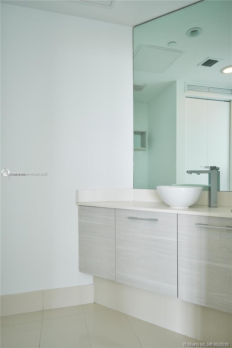 Building Photo - 650 NE 32nd St