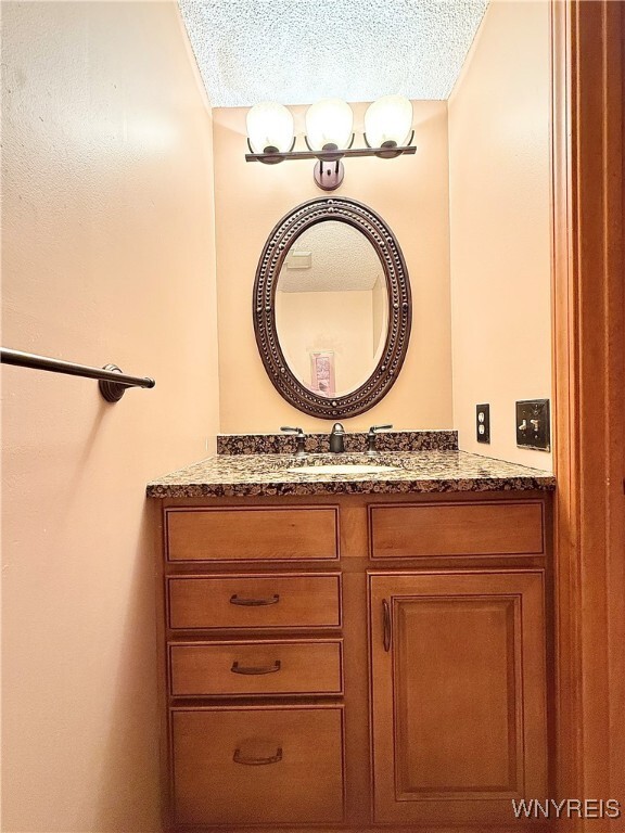 Building Photo - 8 Hummingbird Ln