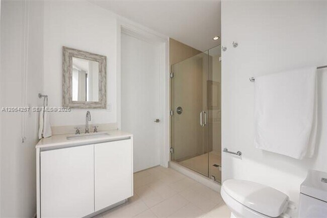 Building Photo - 2831 S Bayshore Dr