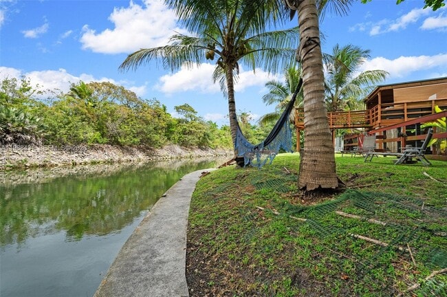 Building Photo - 7245 S Waterway Dr