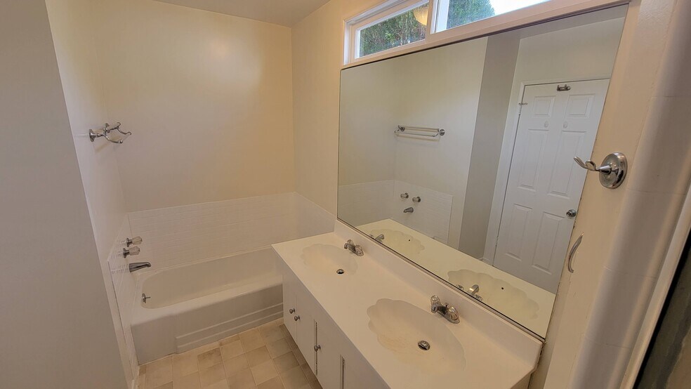 Building Photo - 6508 Belmar Ave